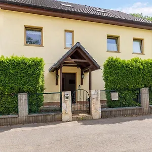 Cosy In With Balcony And Swimming Pool Dresden